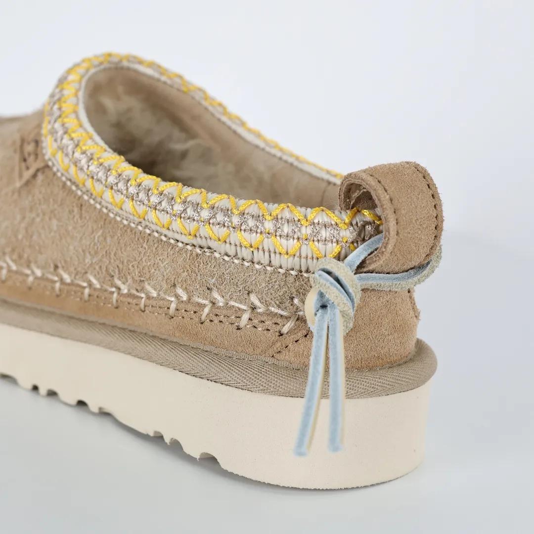 Copywriting price 💰580 The core recommendation is good price. The platform’s foreign trade is exclusively for UGG UGG women’s snow boots 1171444. Produced by the ten-year-old brand shoemaking factory production line. Pay attention to every detail. Longfeng A-grade genuine sheep fur is integrated. It is built in full compliance with the ZP process. Size: 35 36 37 38 39 40